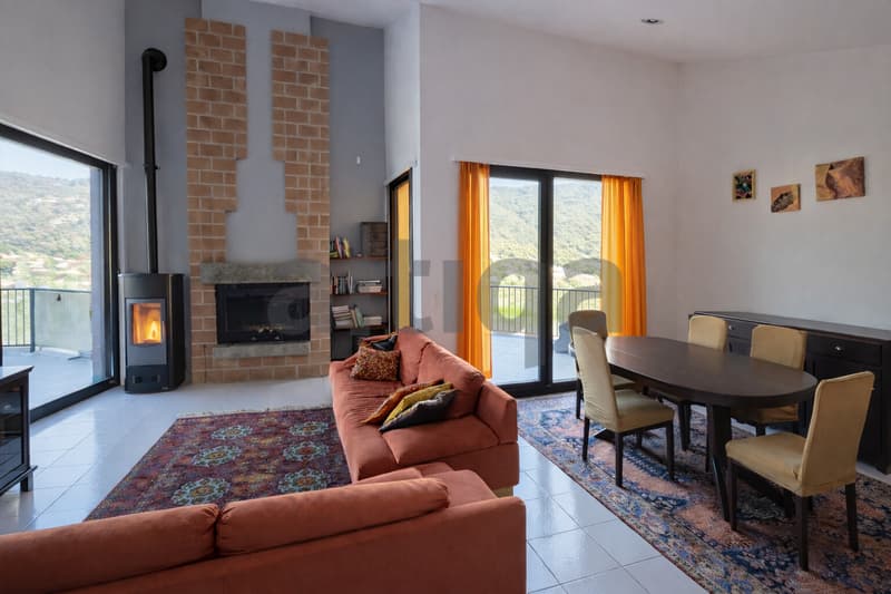 MODERNA VILLA CON VISTA LAGO - RESIDENZA SECONDARIA (8)