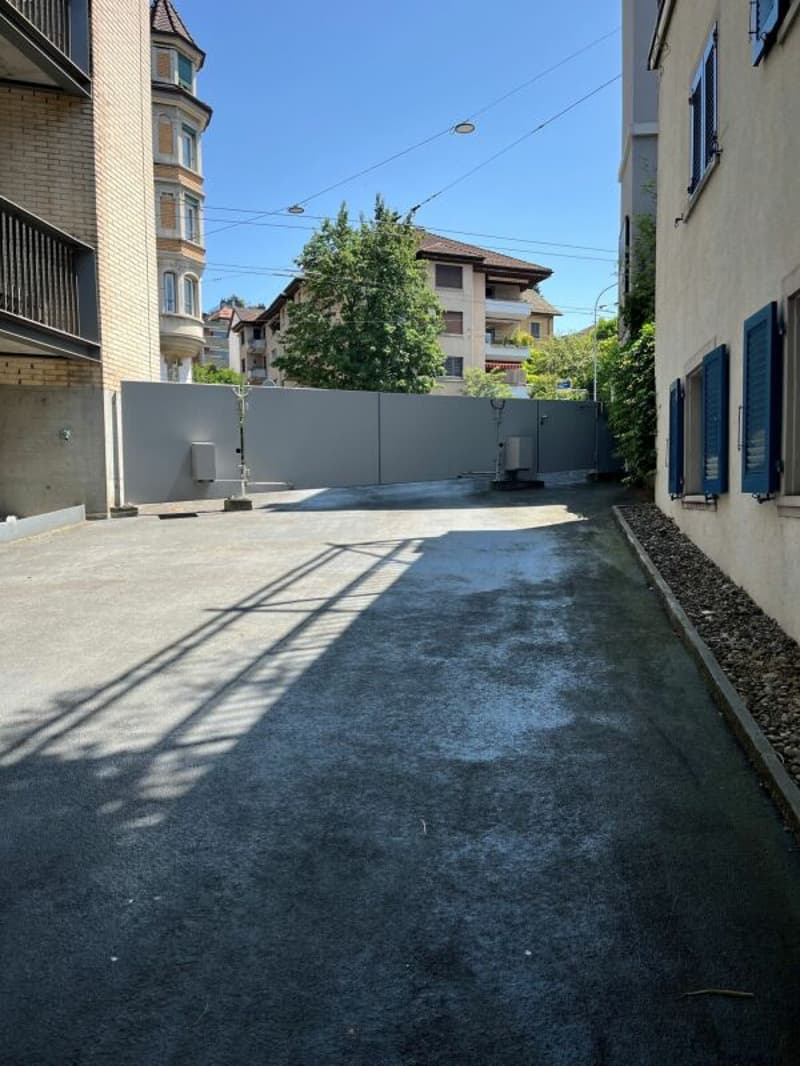 Place de stationnement pour voiture centrale à proximité immédiate du Rigiplatz (2)