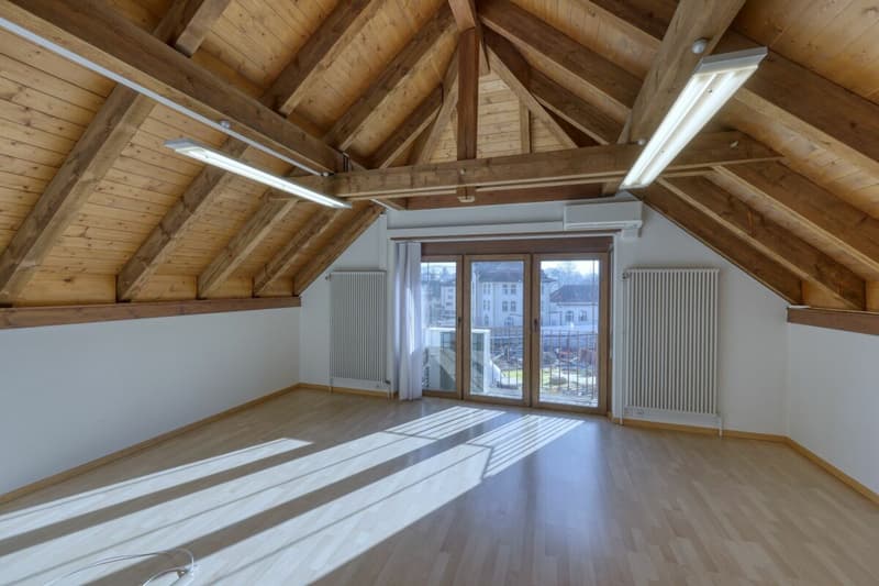 Menziken - Appartement situé au centre avec beaucoup de charme et de potentiel pour une conception individuelle (2)