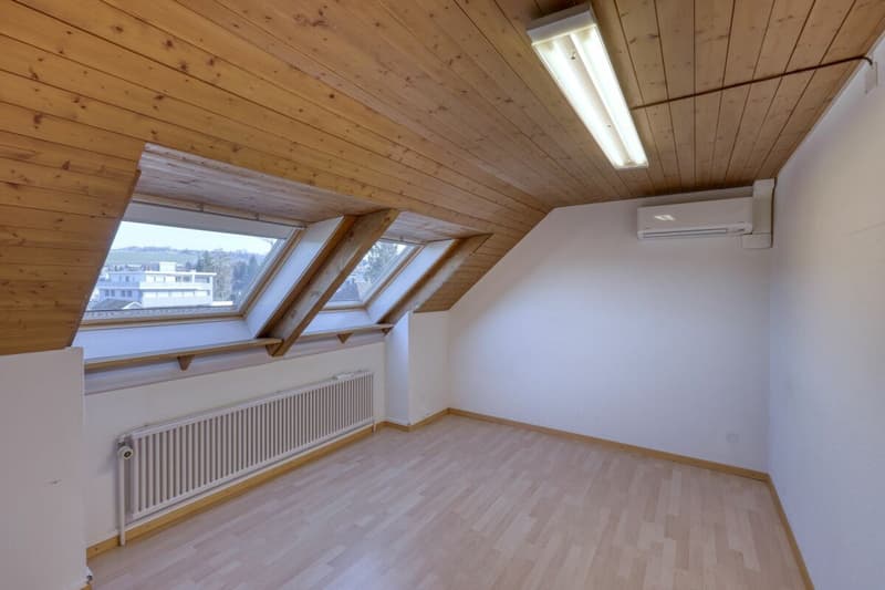 Menziken - Appartement situé au centre avec beaucoup de charme et de potentiel pour une conception individuelle (5)