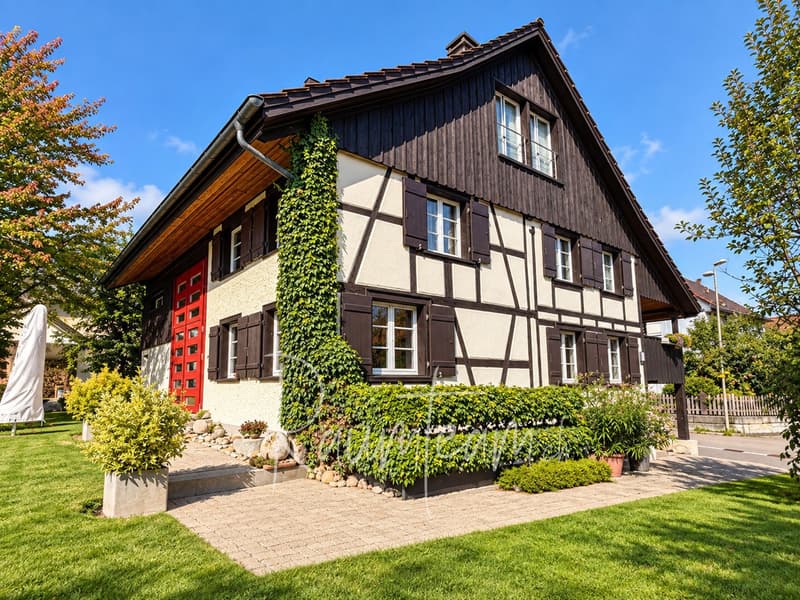 Stolz und gepflegt präsentiert sich das Haus an ruhiger Lage