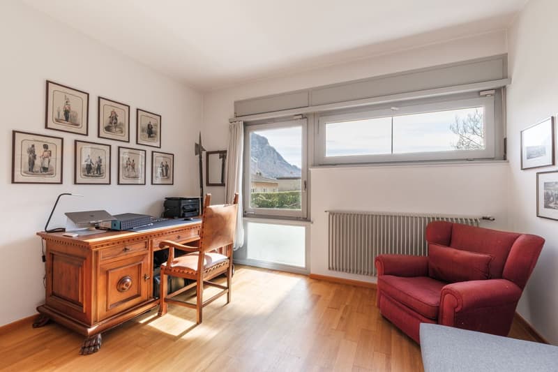 Villa mit grossem Grundstück und Landreserve (R2) / Villa con ampio terreno e riserva edificabile (R2) / Villa with large plot and development reserve (R2) (13)