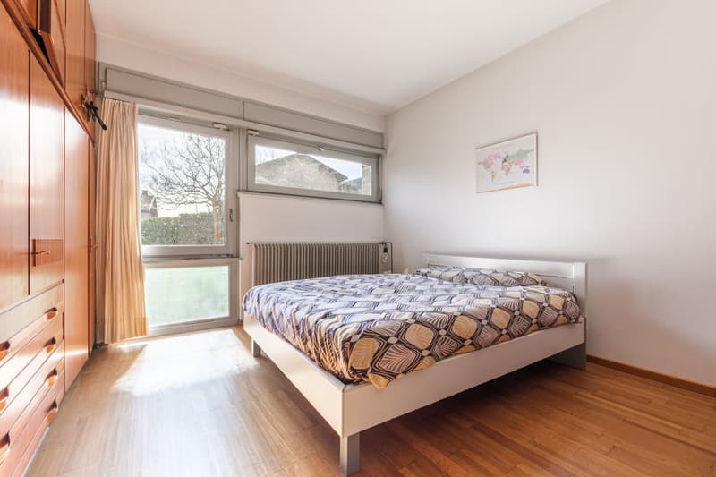 Villa mit grossem Grundstück und Landreserve (R2) / Villa con ampio terreno e riserva edificabile (R2) / Villa with large plot and development reserve (R2) (12)