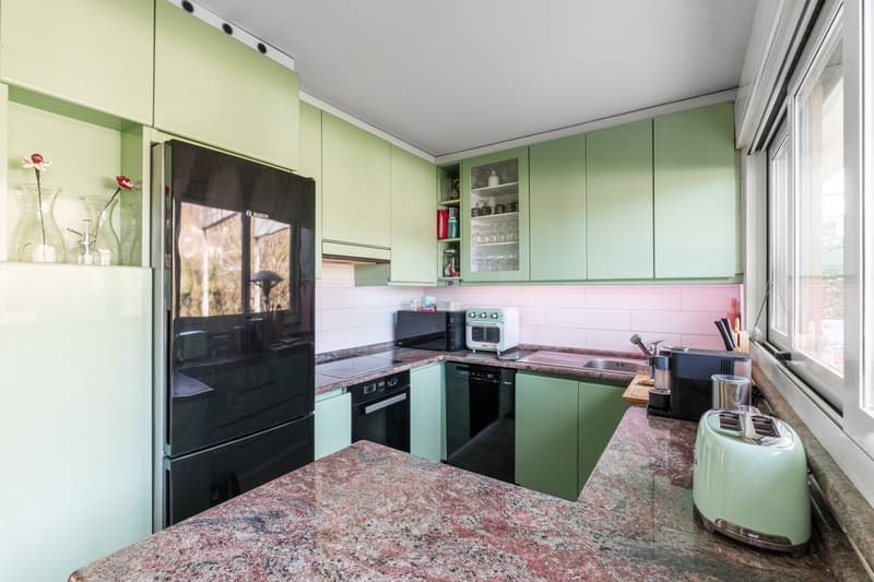 Villa mit grossem Grundstück und Landreserve (R2) / Villa con ampio terreno e riserva edificabile (R2) / Villa with large plot and development reserve (R2) (9)