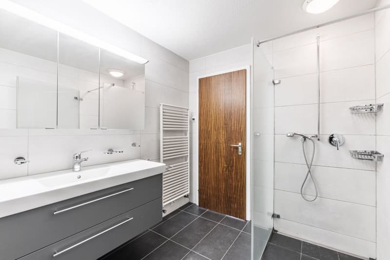 Characterful property with 10 rooms in a privileged and sunny residential area in Wohlen with diverse possibilities (6)