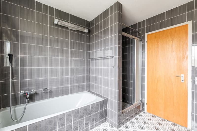 Characterful property with 10 rooms in a privileged and sunny residential area in Wohlen with diverse possibilities (10)