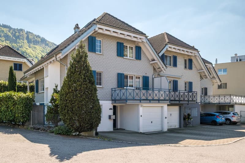 Modern renovated 5.5-room row house in a quiet neighborhood location in Schübelbach (1)