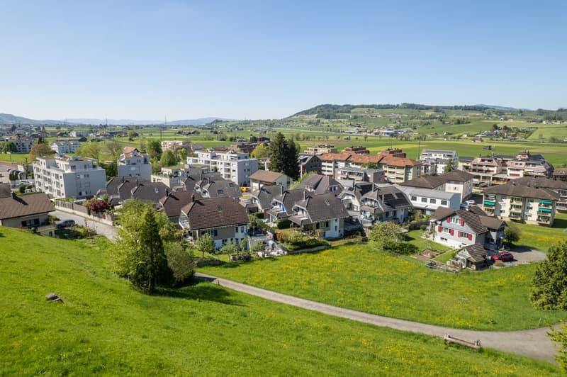 Modern renovated 5.5-room row house in a quiet neighborhood location in Schübelbach (2)