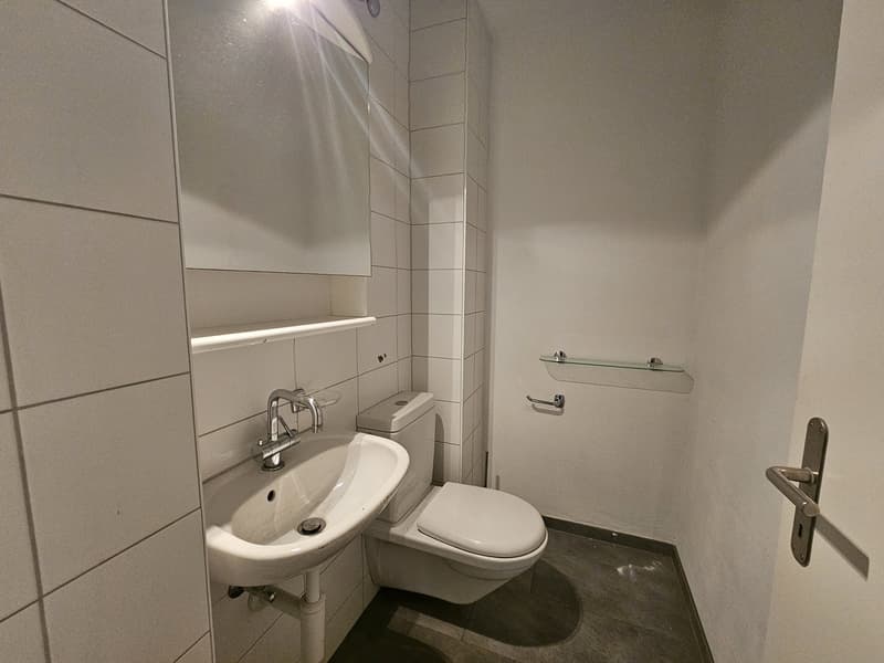 Ufficio 60 m² con magazzino e armadi per archiviazione (6)