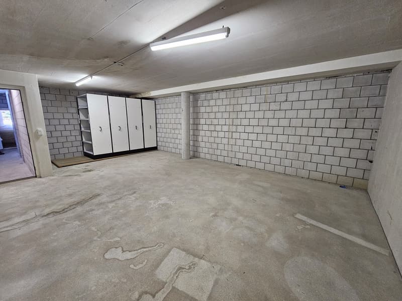 Ufficio 60 m² con magazzino e armadi per archiviazione (10)