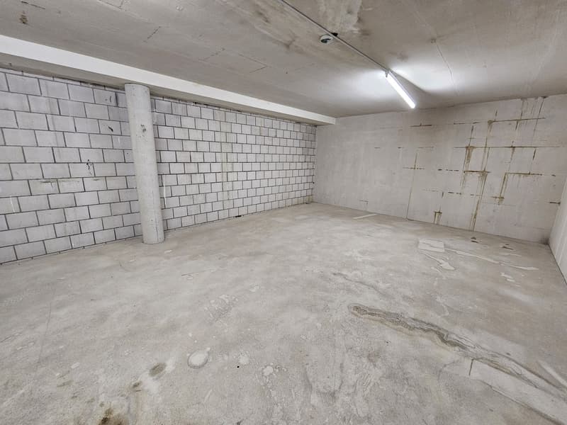 Ufficio 60 m² con magazzino e armadi per archiviazione (11)