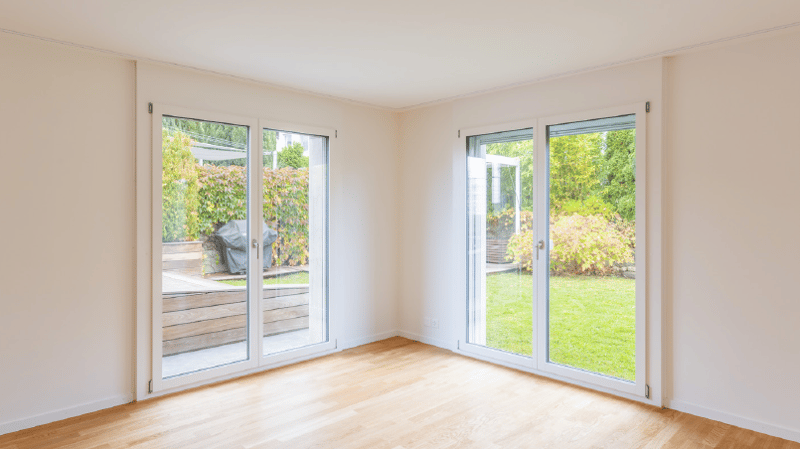 Ampio spazio di vita, casa moderna con giardino a Wollerau (6)