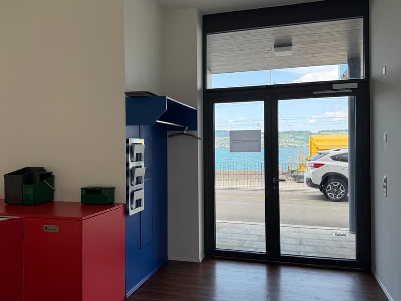 Modern office-studio with lake view and close to the train station (3)