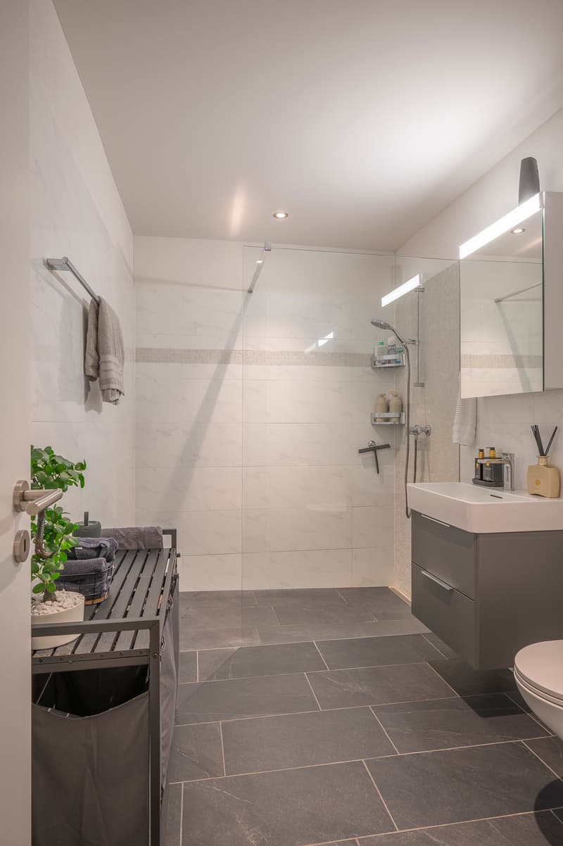 Modern living with privacy – stylish garden apartment in Minergie construction (9)
