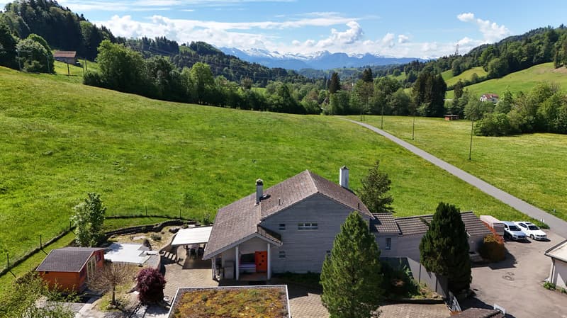 Exklusives Landhausidyll mit 3’874 m² Land, grossem Naturteich und Alpenblick (4)