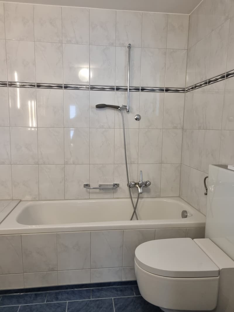 Badezimmer mit Badewanne