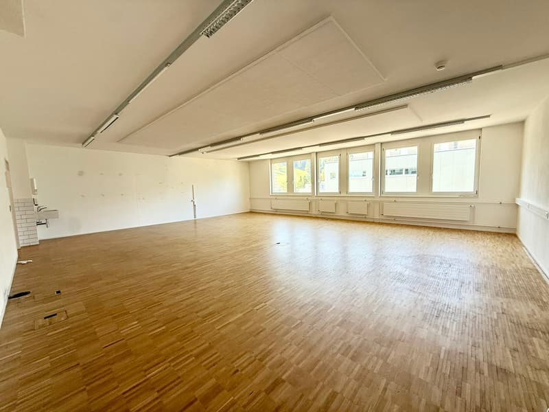 Grosszügige Gewerbe-/Bürofläche an zentraler Lage in Pfäffikon SZ (4)