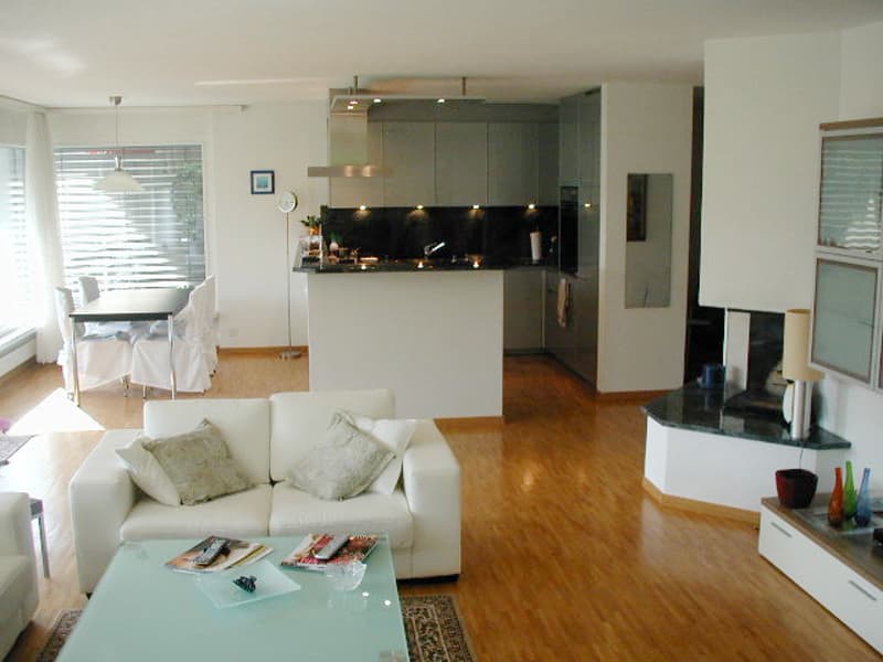 Charmante 4.5-Zimmerwohnung mit grossem Balkon an idyllischer Lage (3)