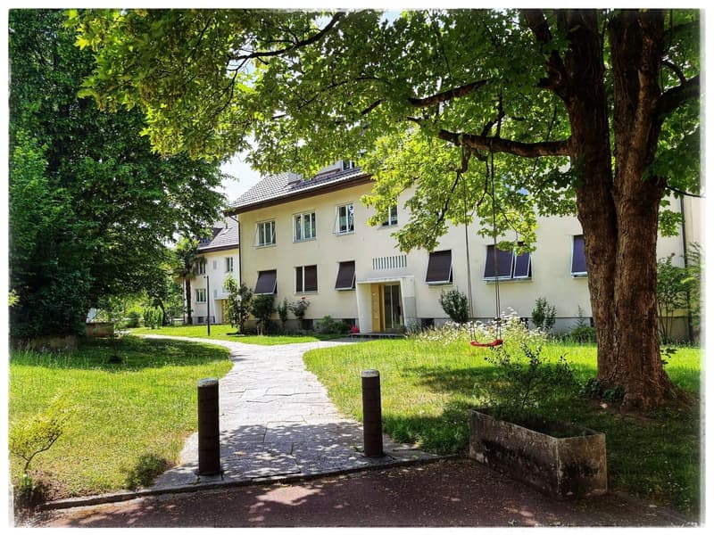 Charmante 4-Zimmer-Wohnung mit Balkon in Riehen (1)