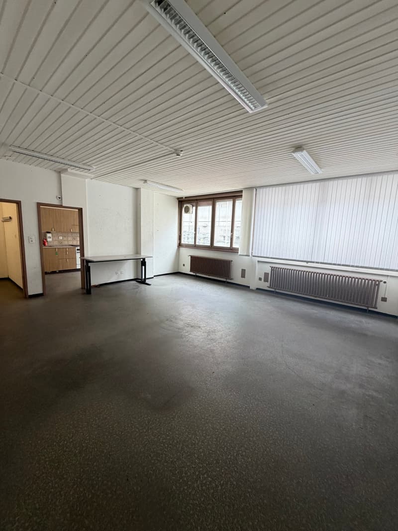Büroraum zur Miete in Muttenz inkl. Küche! (1)