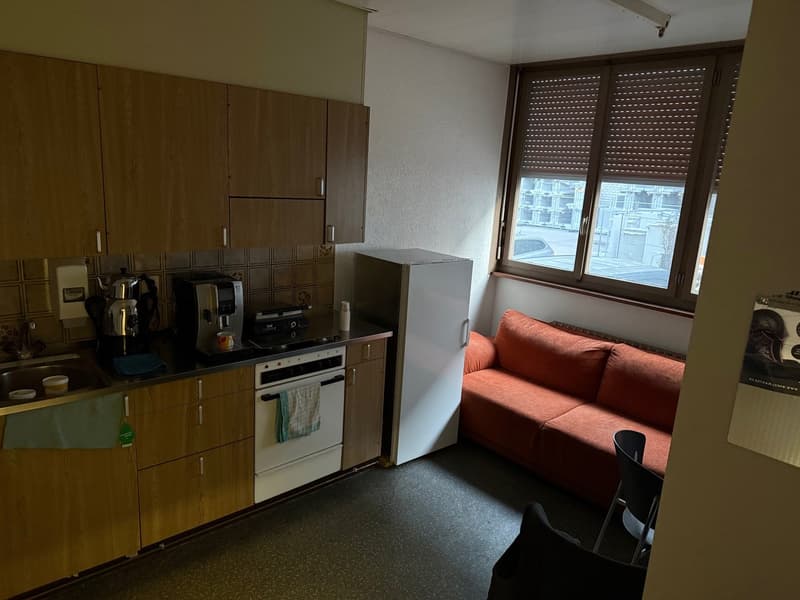 Versatile commercial spaces in Muttenz - Ideal for office or retail (4)