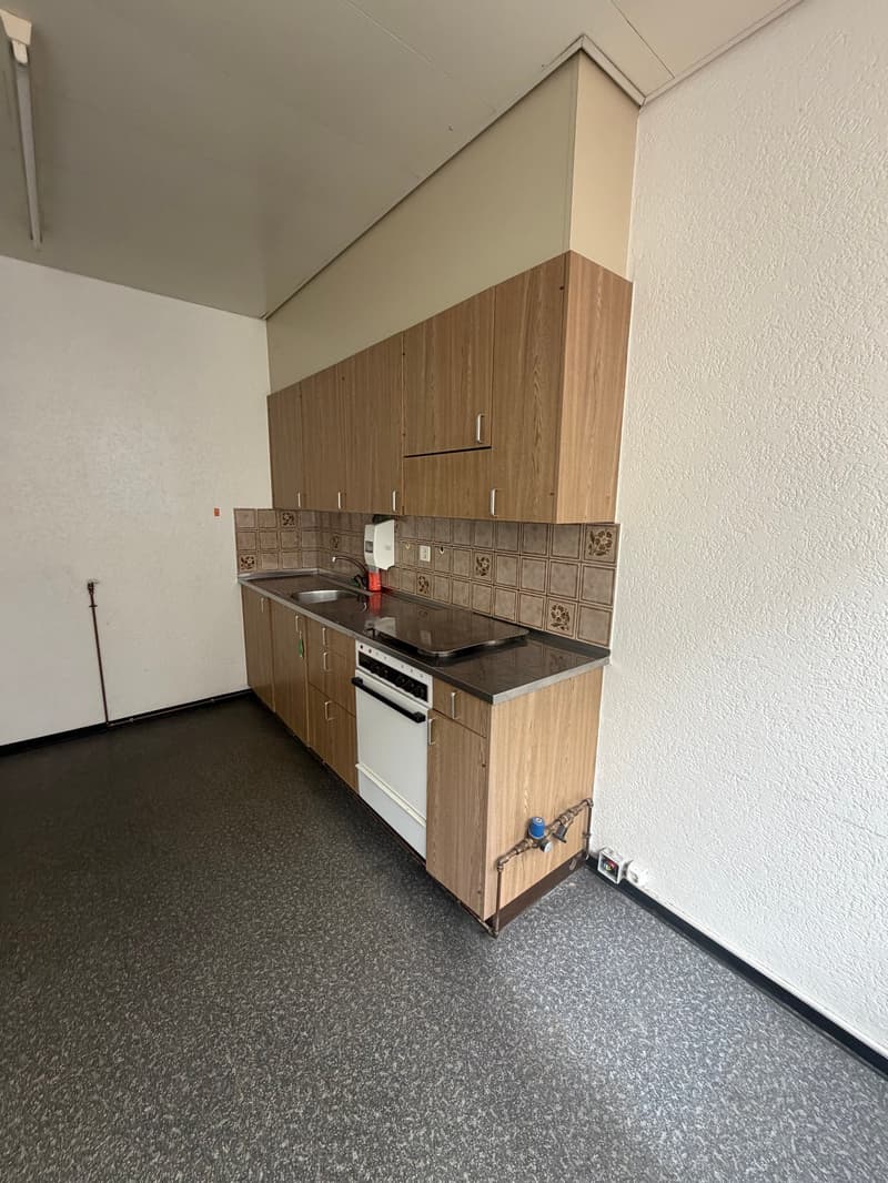 Büroraum zur Miete in Muttenz inkl. Küche! (2)