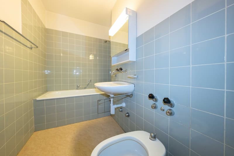 Charming 3.5-room apartment with balcony and underground parking space in Binningen (9)
