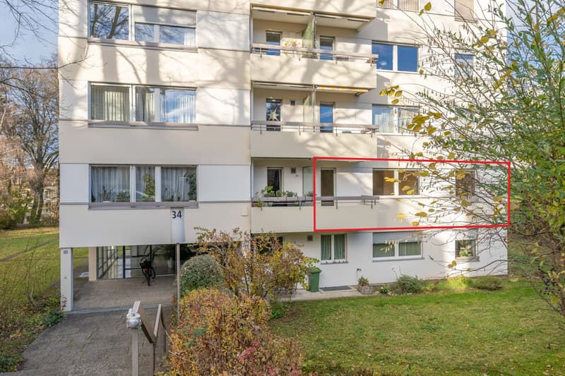 Charming 3.5-room apartment with balcony and underground parking space in Binningen (2)