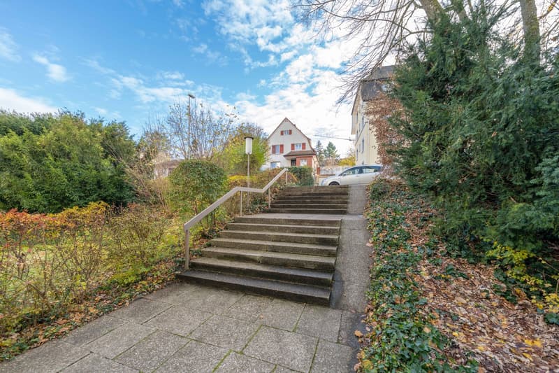 Charming 3.5-room apartment with balcony and underground parking space in Binningen (23)