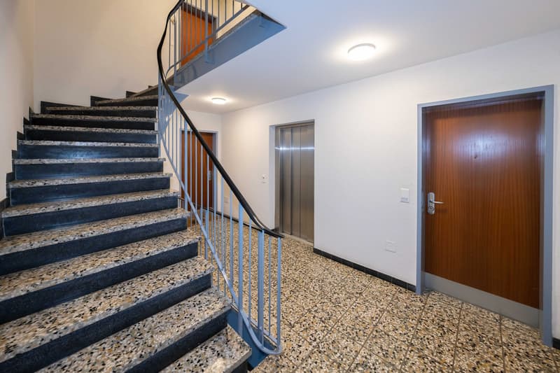 Charming 3.5-room apartment with balcony and underground parking space in Binningen (17)