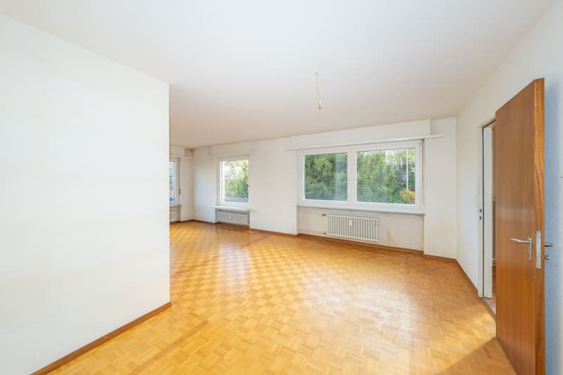 Charming 3.5-room apartment with balcony and underground parking space in Binningen (4)