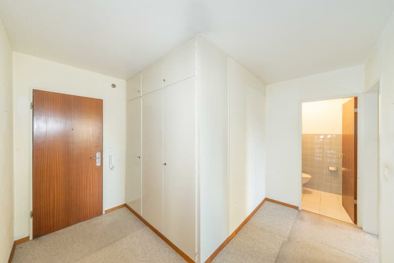 Charming 3.5-room apartment with balcony and underground parking space in Binningen (6)