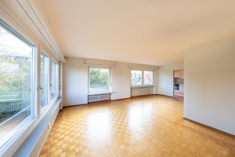 Charming 3.5-room apartment with balcony and underground parking space in Binningen (5)
