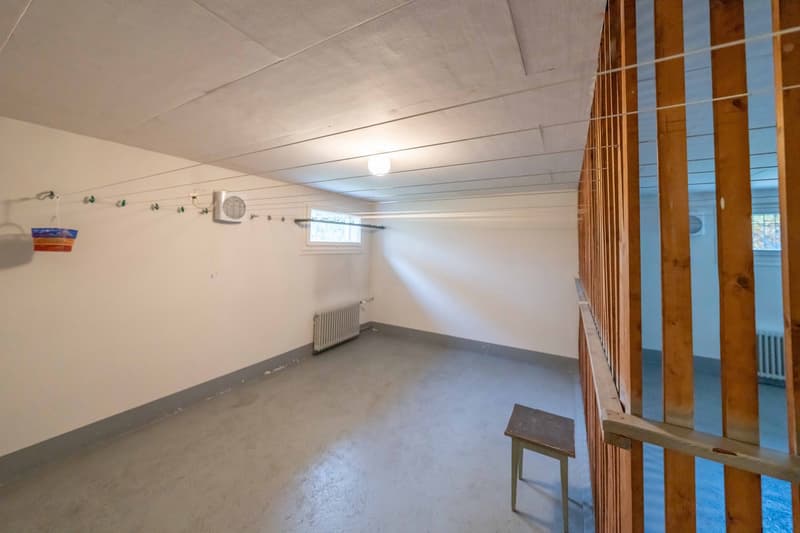 Charming 3.5-room apartment with balcony and underground parking space in Binningen (21)