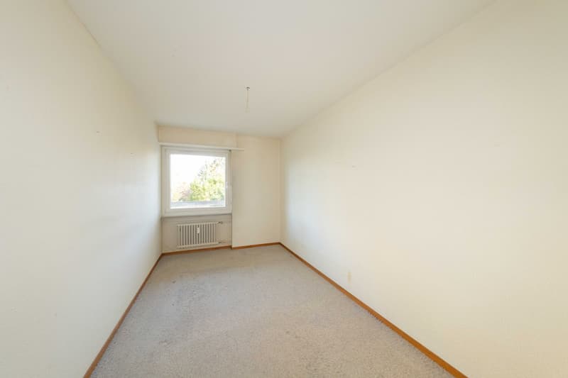 Charming 3.5-room apartment with balcony and underground parking space in Binningen (7)