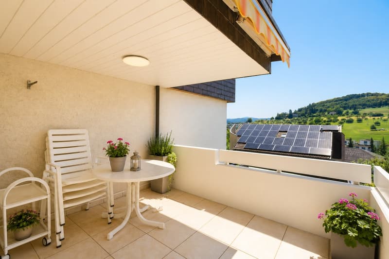 Casa familiare affascinante di 4,5 locali con piscina e stanza da lavoro come anche box auto a Frenkendorf (4)