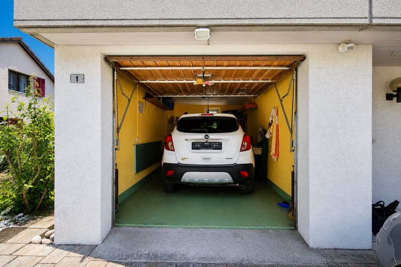 Casa familiare affascinante di 4,5 locali con piscina e stanza da lavoro come anche box auto a Frenkendorf (27)