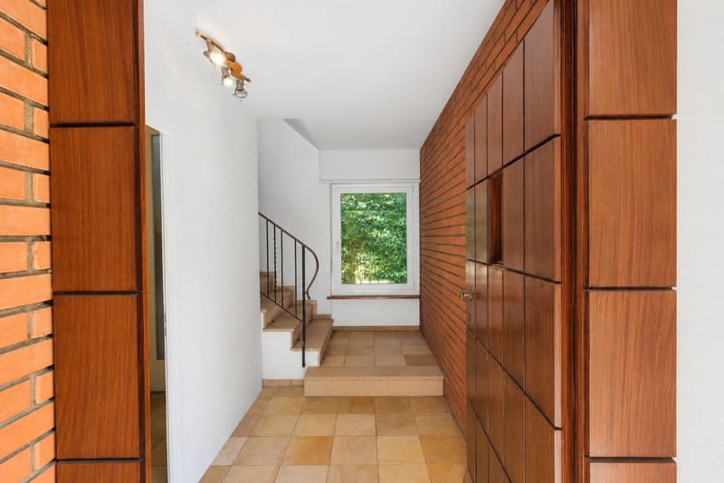 5-room house with garden and versatile potential in a sought-after location in Binningen (2)
