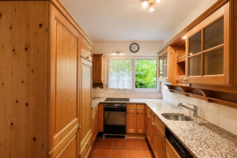 5-room house with garden and versatile potential in a sought-after location in Binningen (9)