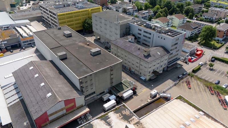 Lagerflächen ab 2'200m2 zu vermieten im OG (1)