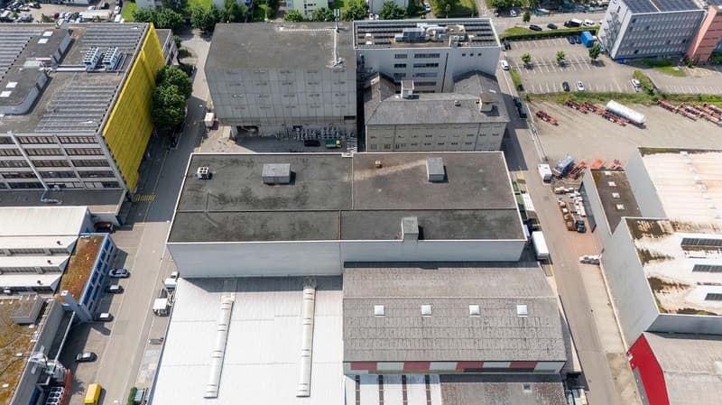 Lagerflächen ab 2'200m2 zu vermieten im OG (7)