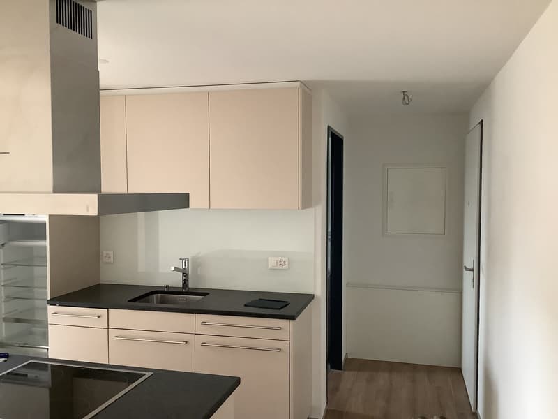 Moderne 2-Zimmerwohnung mit Balkon an zentraler Lage in Bubendorf zu vermieten (2)
