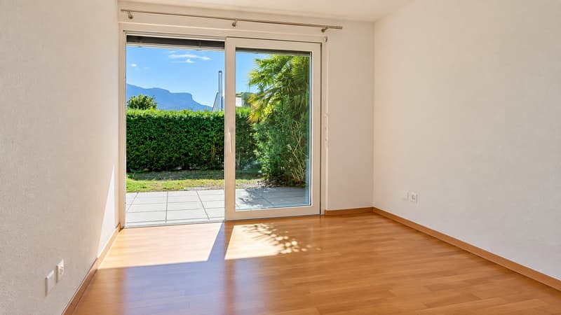 Modern 5-Room Bifamiliar House with Stunning Lake and Mountain Views in Corseaux (9)