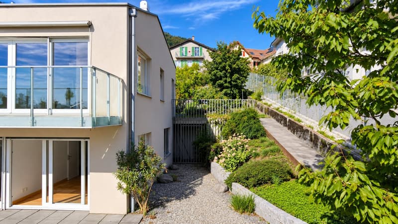 Modern 5-Room Bifamiliar House with Stunning Lake and Mountain Views in Corseaux (22)