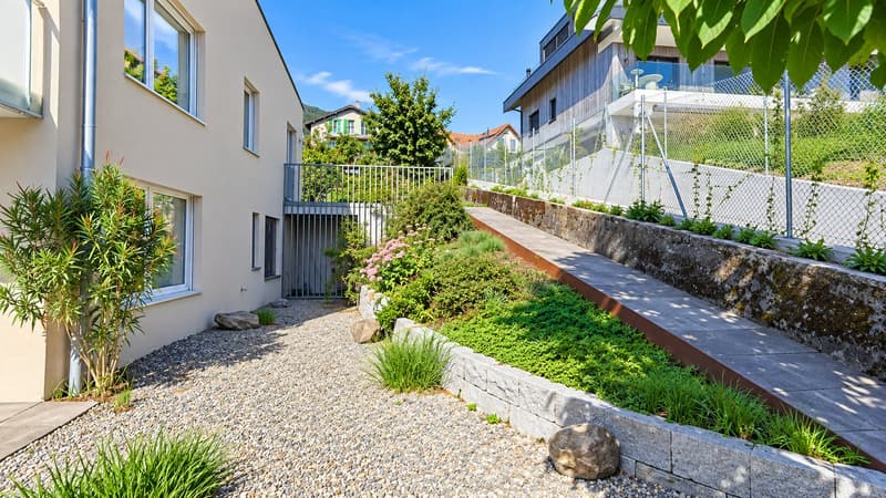 Modern 5-Room Bifamiliar House with Stunning Lake and Mountain Views in Corseaux (15)