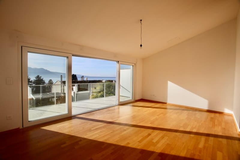 sliding doors, balcony, wooden floor, view of the sea and mountains