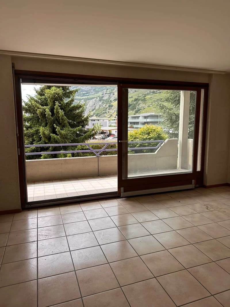 Vétroz - Large 2.5-room apartment to renovate - South-West balcony - Quiet location (5)