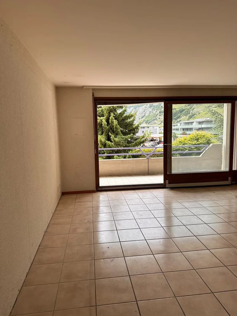 Vétroz - Large 2.5-room apartment to renovate - South-West balcony - Quiet location (4)