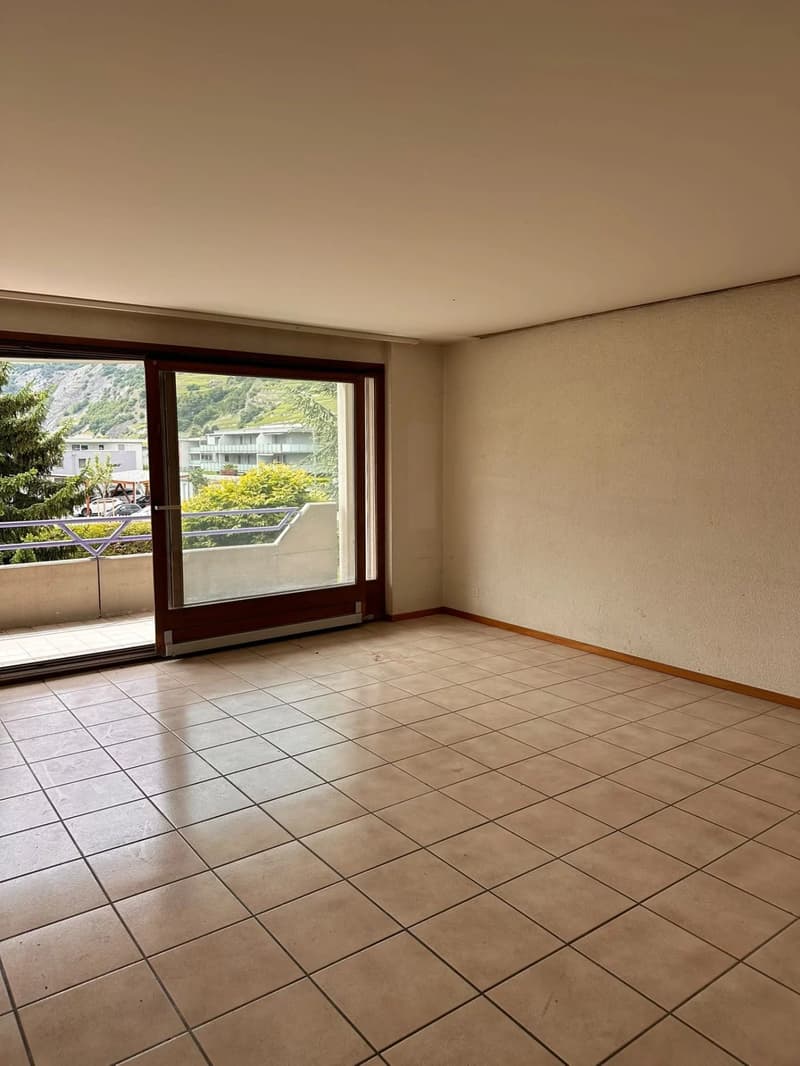 Vétroz - Large 2.5-room apartment to renovate - South-West balcony - Quiet location (6)
