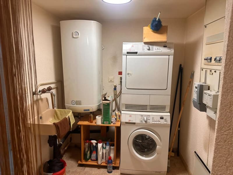 Spacious 2.5-room apartment of approximately 100 m² to renovate in Vétroz (11)